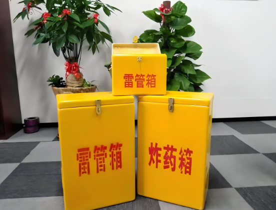 阳曲玻璃钢炸药箱与普通炸药箱有什么区别？